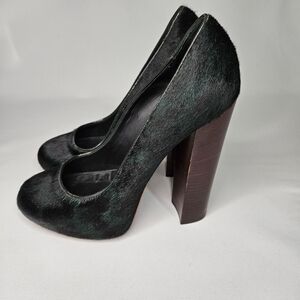 BRIAN ATWOOD CLASSY BLACK AND GREEN PONY HAIR  PUMPS SHOES SIZE 8.  5.5" HIGH